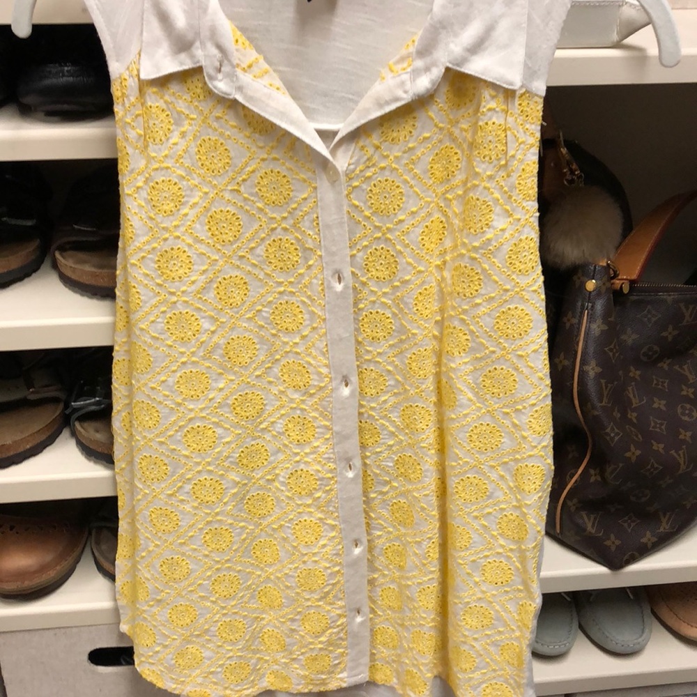 Lucky brand embroidered top. Medium